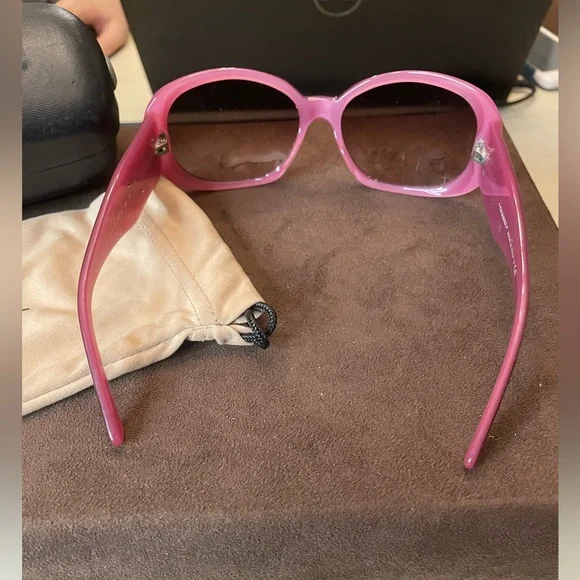 CHANEL Adorable Pink Floral Accent Sunglasses - Picture 4 of 11